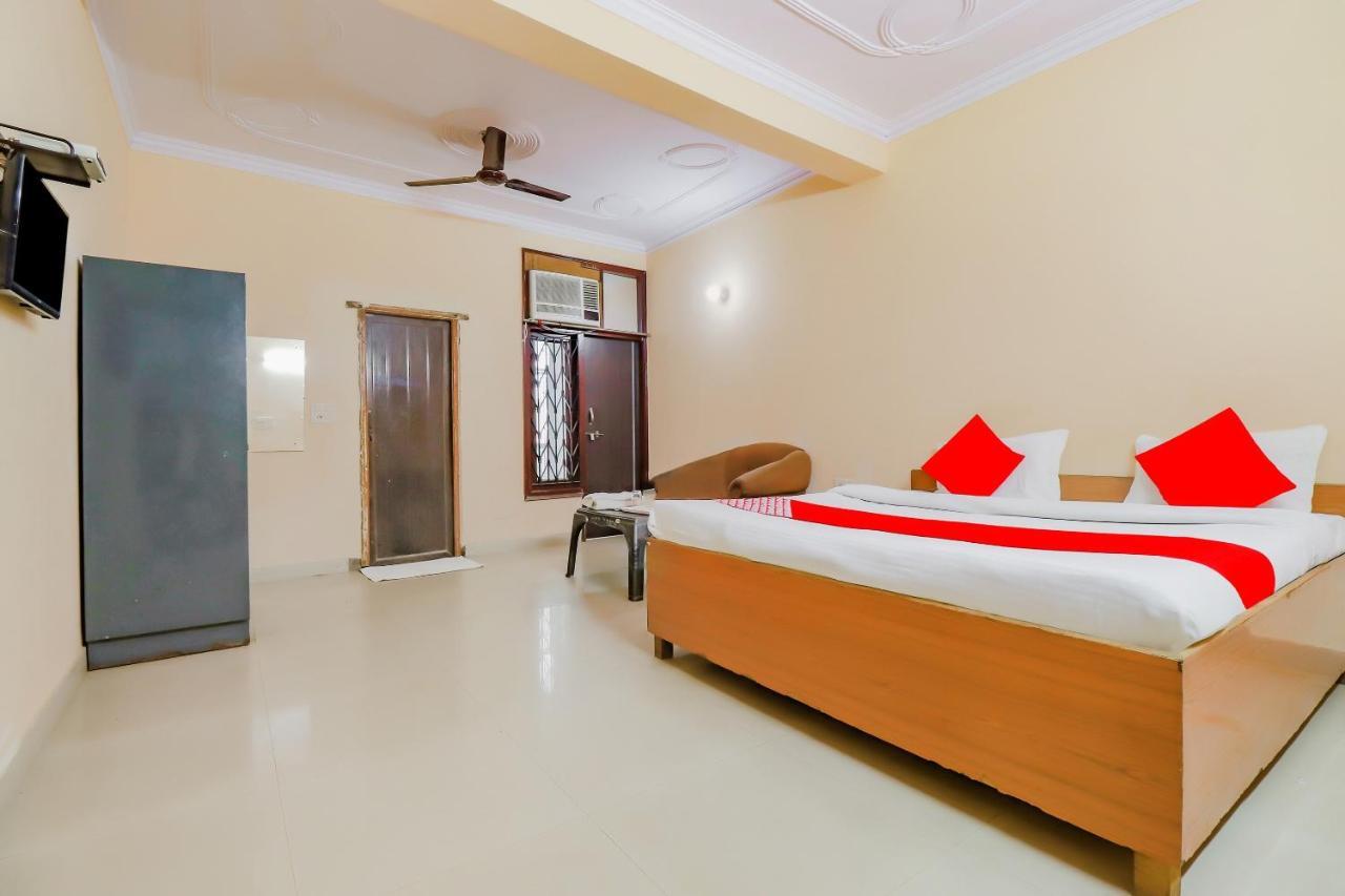 Oyo 67215 Shri Hari Radha Palace Vrindāvan Esterno foto