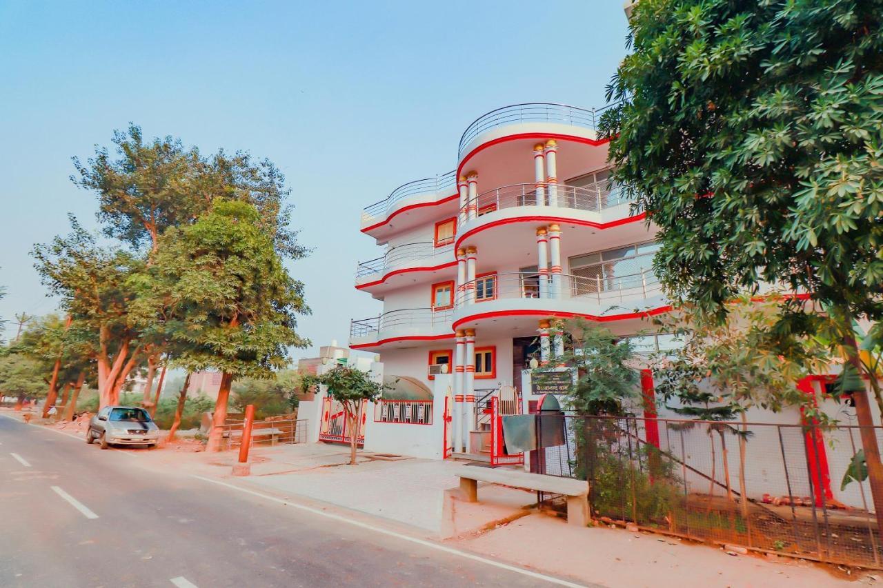 Oyo 67215 Shri Hari Radha Palace Vrindāvan Esterno foto