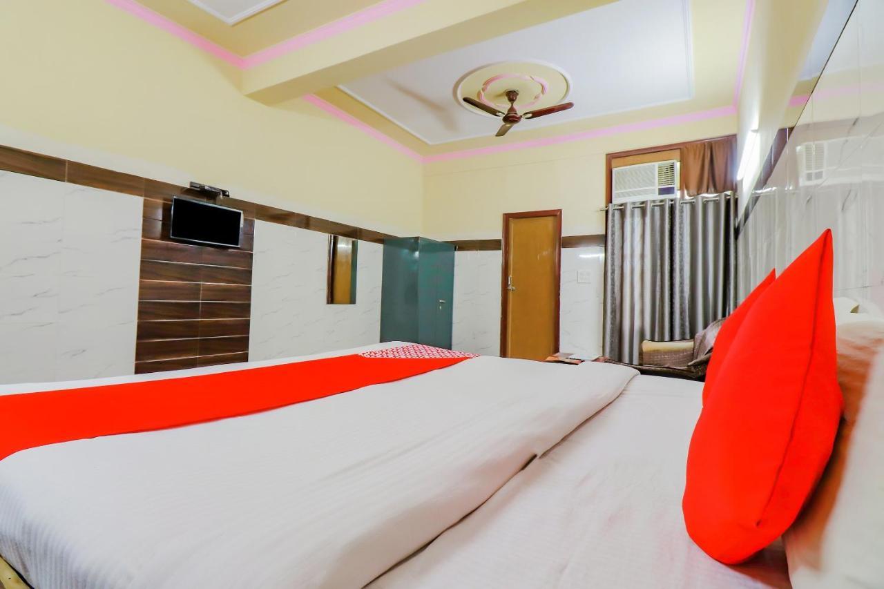 Oyo 67215 Shri Hari Radha Palace Vrindāvan Esterno foto